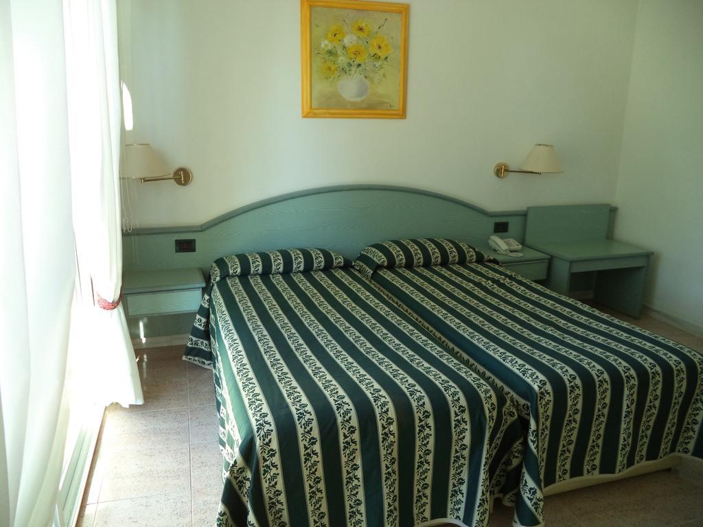 Hotel Miramare Diano Marina Bilik gambar